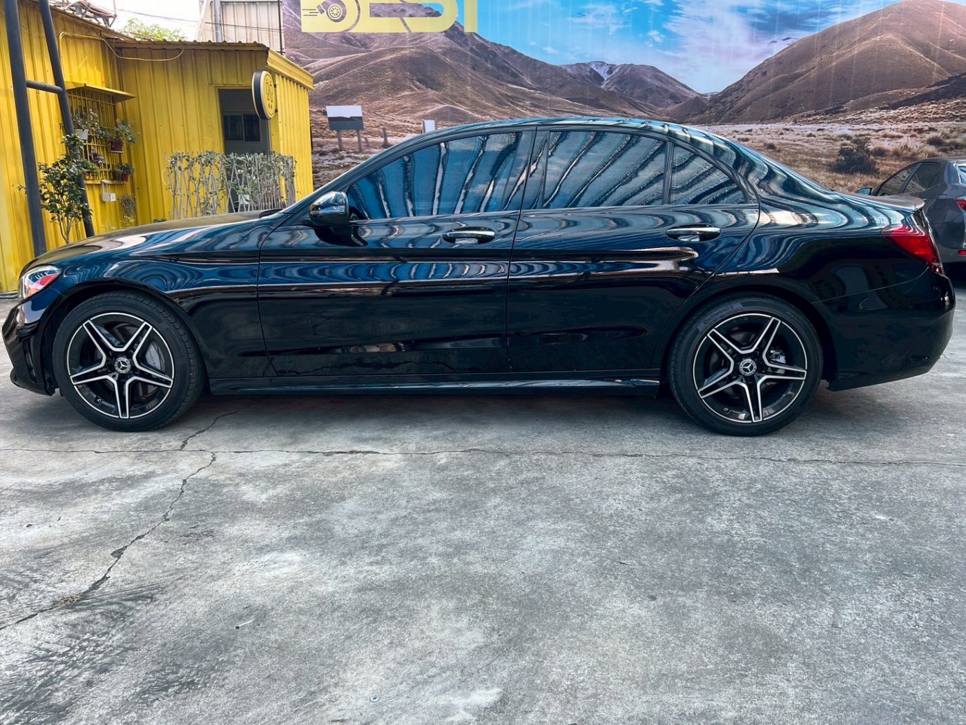 Benz 賓士 ／ C-Class ／ 2018年 ／ 2018年Benz C300 黑色 賓士中古車 ／ MG車庫(台南)