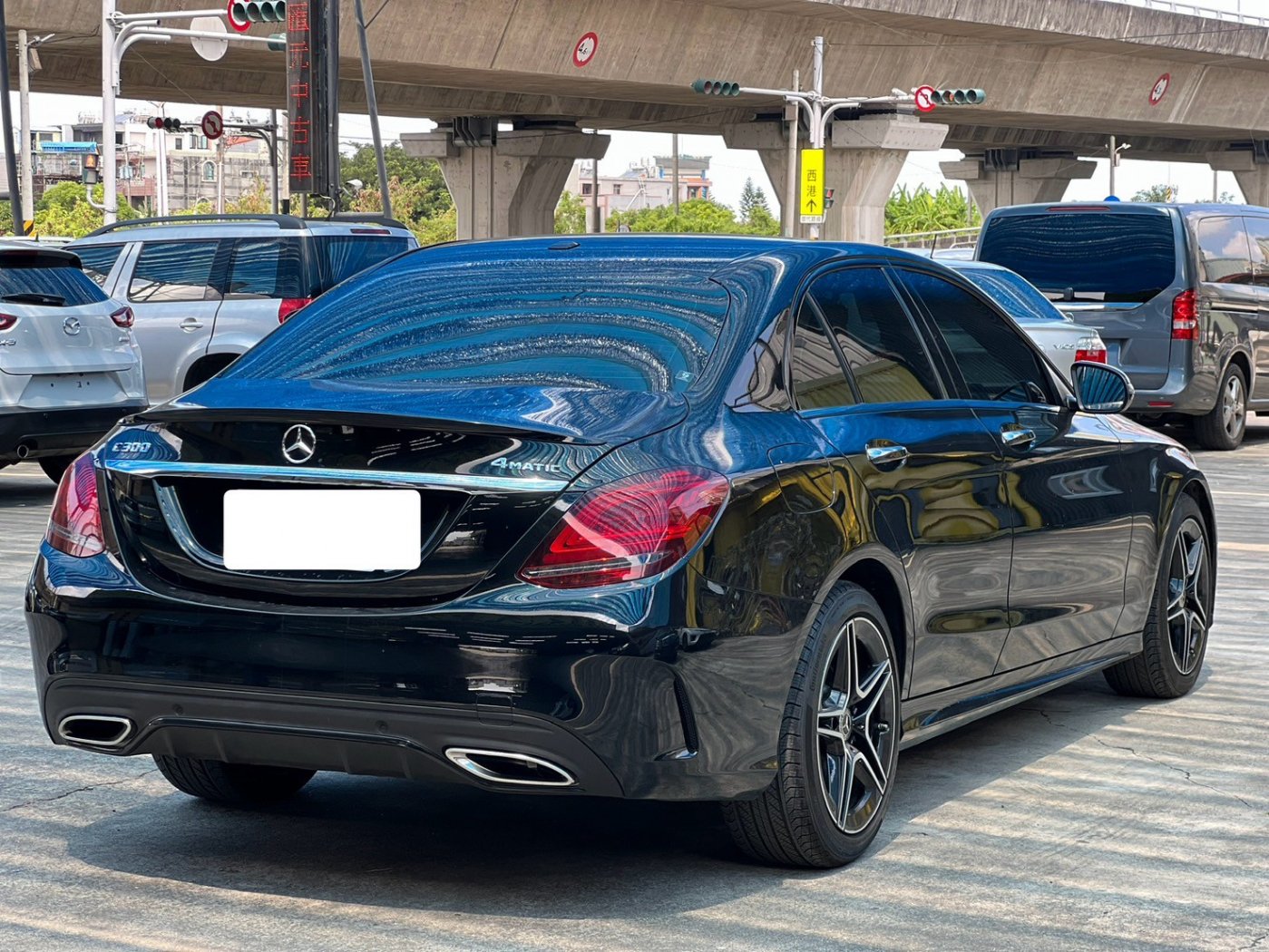 Benz 賓士 ／ C-Class ／ 2018年 ／ 2018年Benz C300 黑色 賓士中古車 ／ MG車庫(台南)