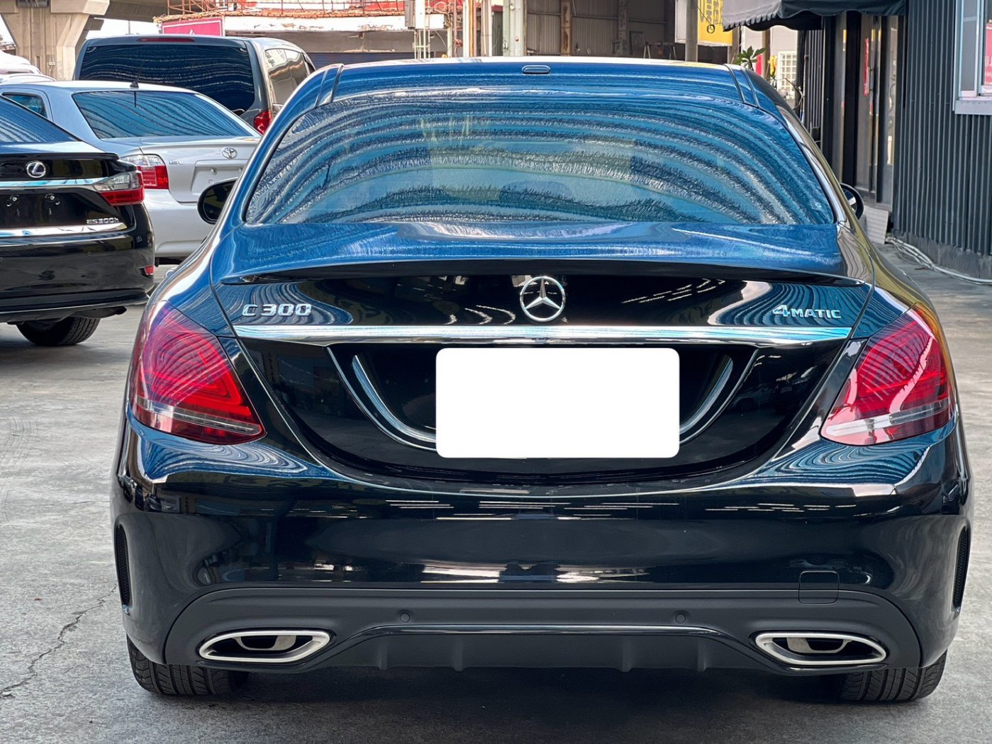 Benz 賓士 ／ C-Class ／ 2018年 ／ 2018年Benz C300 黑色 賓士中古車 ／ MG車庫(台南)