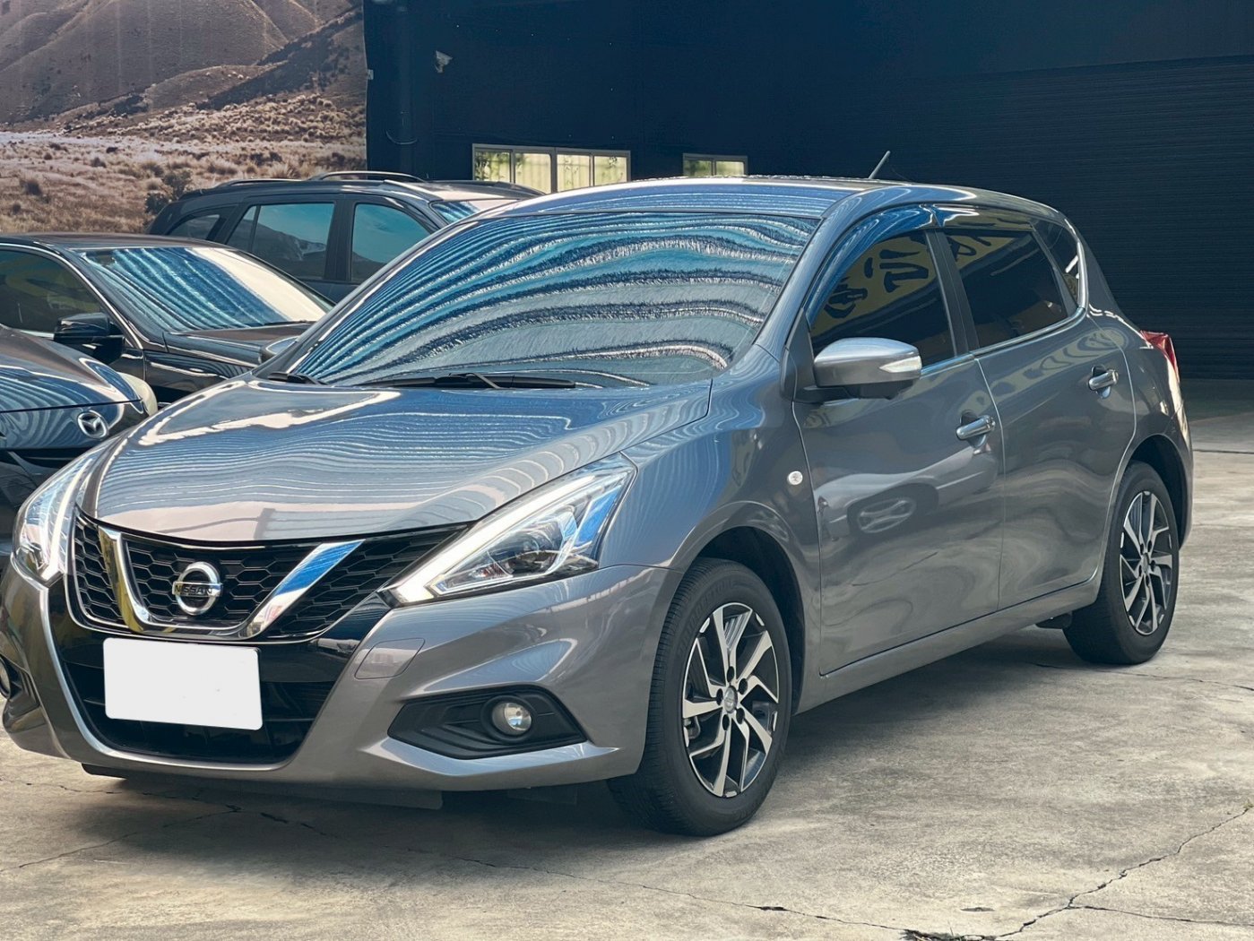 Nissan 日產 ／ Tiida ／ 2021年 ／ 2021年Nissan Tiida 灰色 日產中古車 ／ 九肇匯元汽車 (台南)