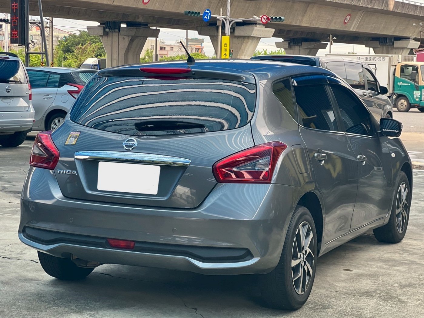 Nissan 日產 ／ Tiida ／ 2021年 ／ 2021年Nissan Tiida 灰色 日產中古車 ／ 九肇匯元汽車 (台南)