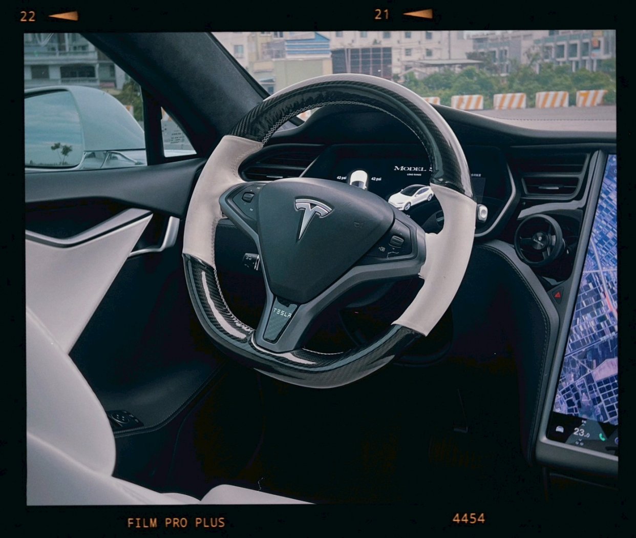 Tesla 特斯拉 ／ Model S ／ 2019年 ／ 2019年 Tesla Model S 白色 特斯拉中古車 ／ MG車庫(台南)