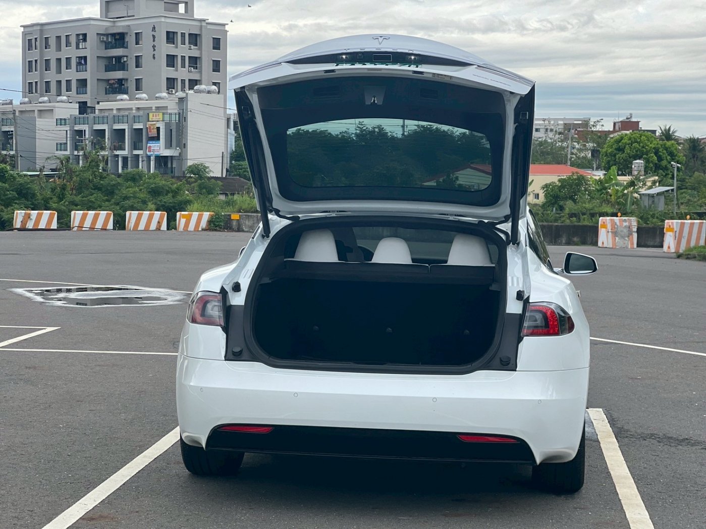 Tesla 特斯拉 ／ Model S ／ 2019年 ／ 2019年 Tesla Model S 白色 特斯拉中古車 ／ MG車庫(台南)