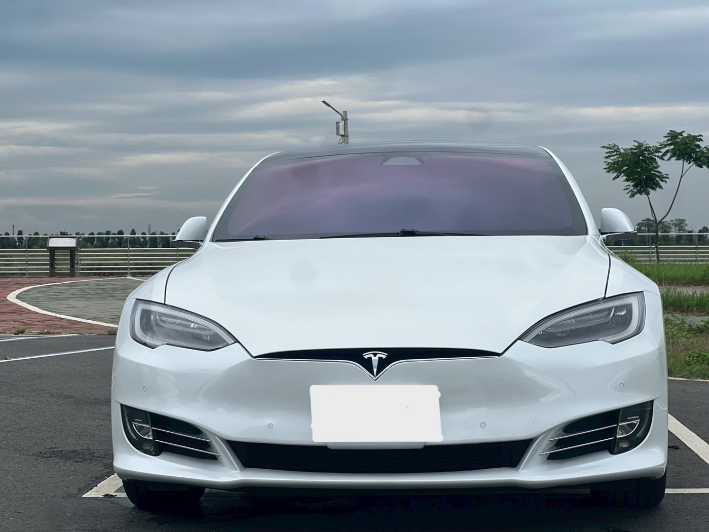 Tesla 特斯拉 ／ Model S ／ 2019年 ／ 2019年 Tesla Model S 白色 特斯拉中古車 ／ MG車庫(台南)