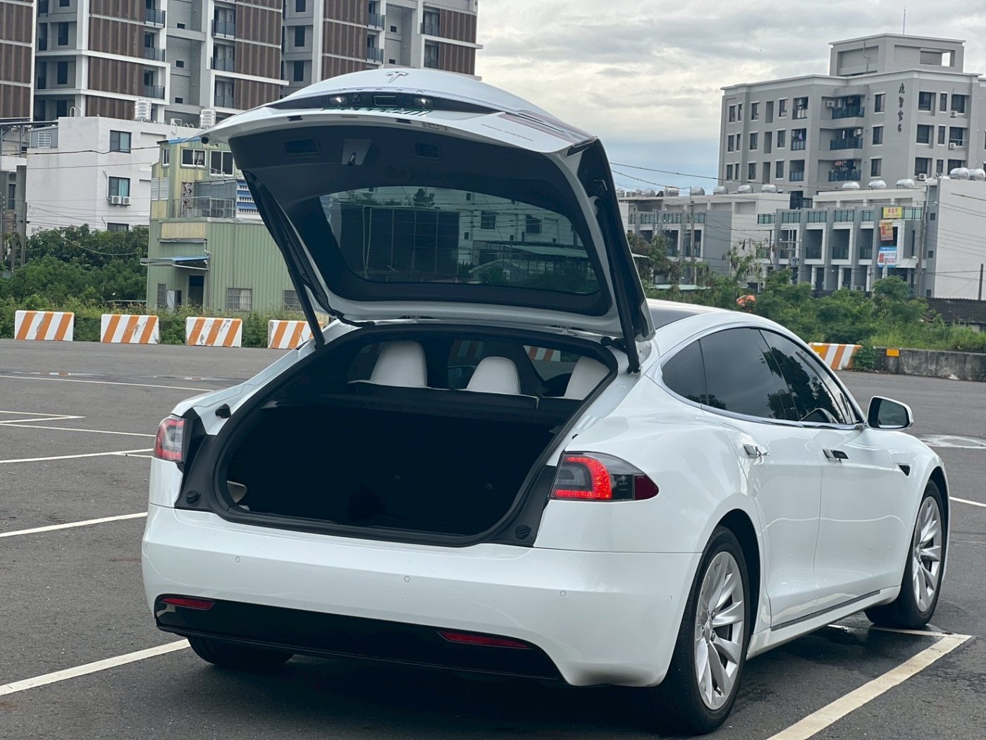 Tesla 特斯拉 ／ Model S ／ 2019年 ／ 2019年 Tesla Model S 白色 特斯拉中古車 ／ MG車庫(台南)