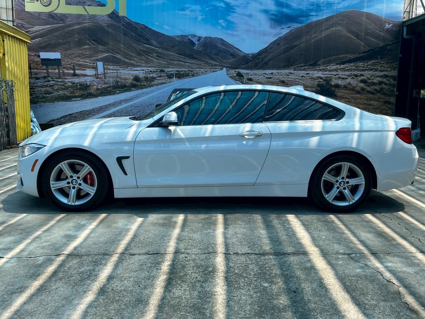 Bmw 寶馬 ／ 4-Series ／ 2015年 ／ 2015年BMW 428i  白色 寶馬中古車 ／ 九肇匯元汽車 (台南)