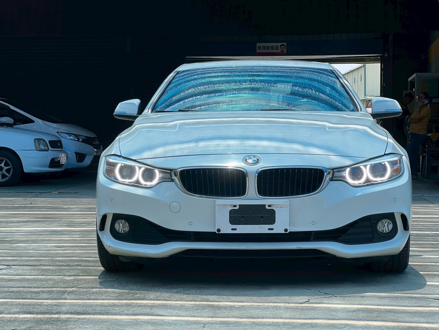 Bmw 寶馬 ／ 4-Series ／ 2015年 ／ 2015年BMW 428i  白色 寶馬中古車 ／ 九肇匯元汽車 (台南)