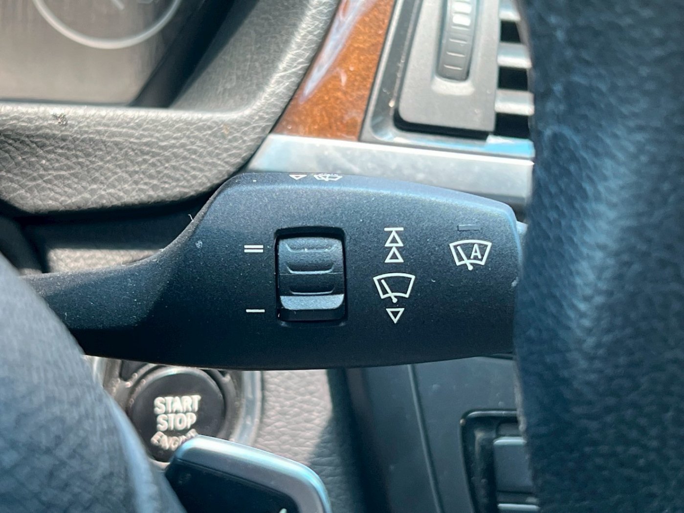 Bmw 寶馬 ／ 4-Series ／ 2015年 ／ 2015年BMW 428i  白色 寶馬中古車 ／ 九肇匯元汽車 (台南)